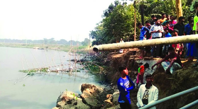 গোমতীর ভাঙনে বিলীন হচ্ছে খোশকান্দি গ্রাম